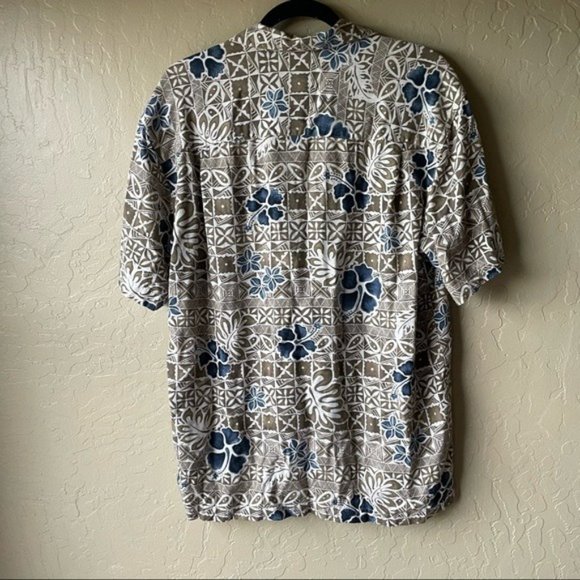SOLD Caribbean Hawaiian floral print Button Down short sleeve shirt - Picture 3 of 7
